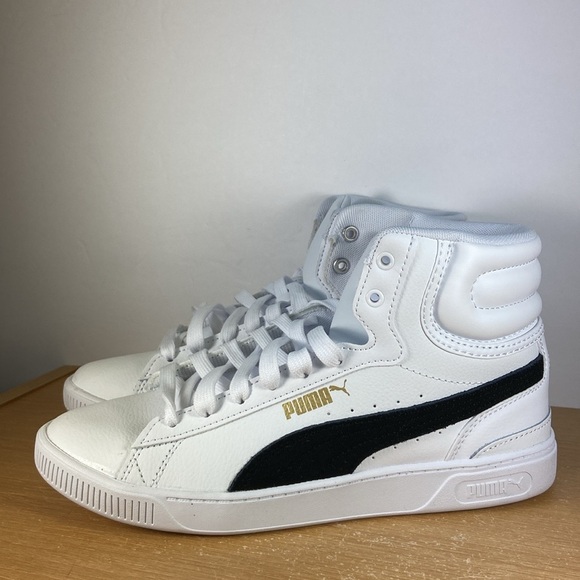 Puma Shoes - Puma Vikky v3 Women’s Size 7 White/Black Sneakers